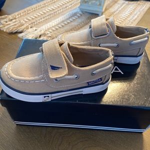 Toddler Nautica Boat shoes size 7